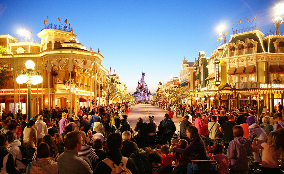 Big crowd in Disneyland Paris 