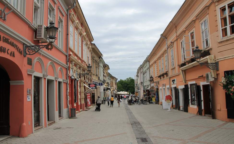 Ružičaste fasade i skriveni pasaži Dunavske ulice