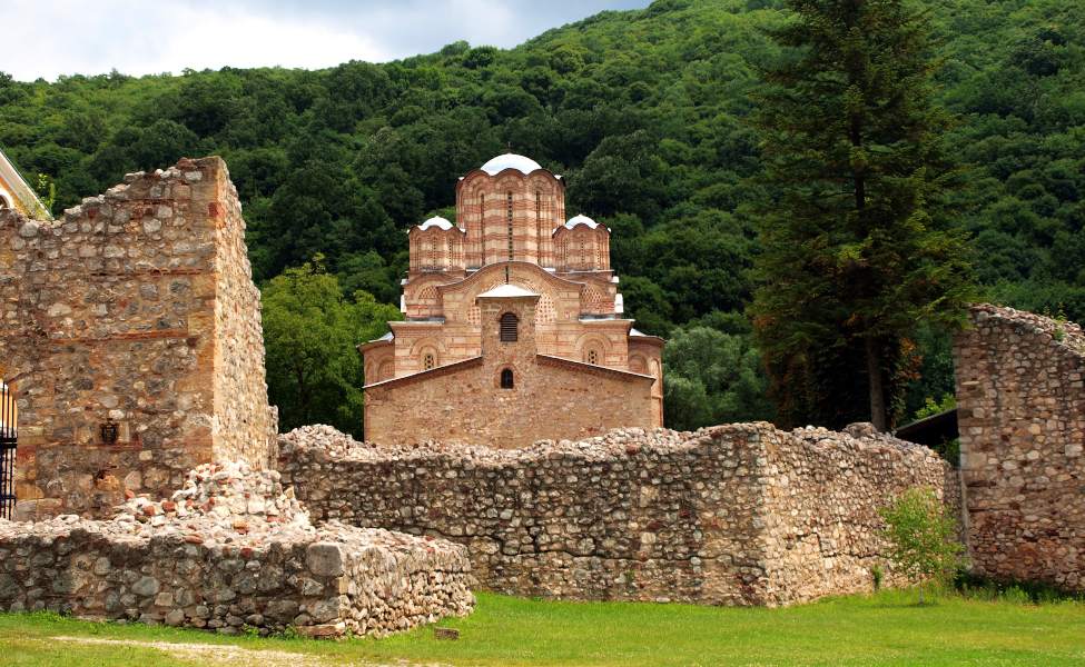 Manastir Ravanica sa zidinama