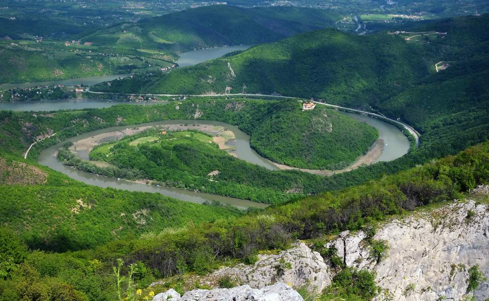 Pogled na meandre Zapadne Morave sa vidikovca na Kablaru