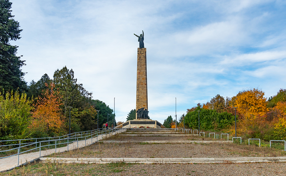 Spomenik na Fruškoj gori