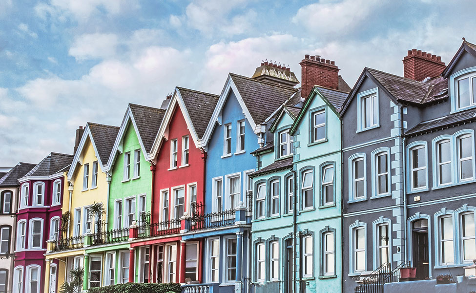 colorful and authentic cottages in Ireland