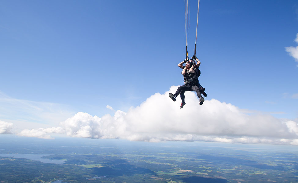 Helicopter skydive, people flying 