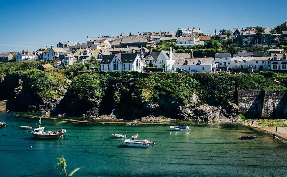 Houses on a hill and boats at a village in Cornwall 