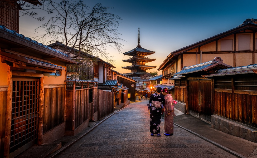 japanese city and geisha girls