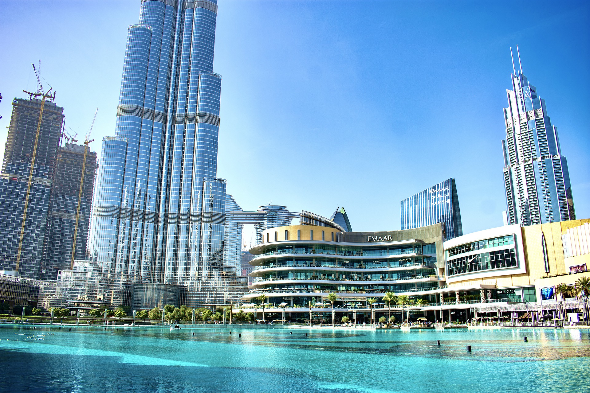 Dubai Mall and building 