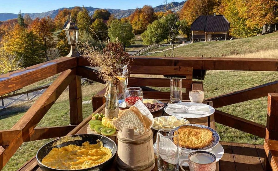 Breakfast food served outside 