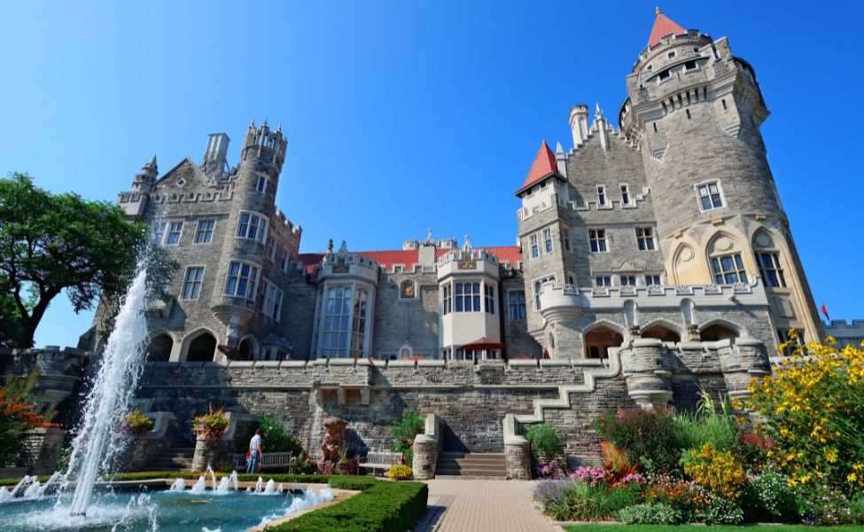 Courtyard with a fountain in the Casa Loma