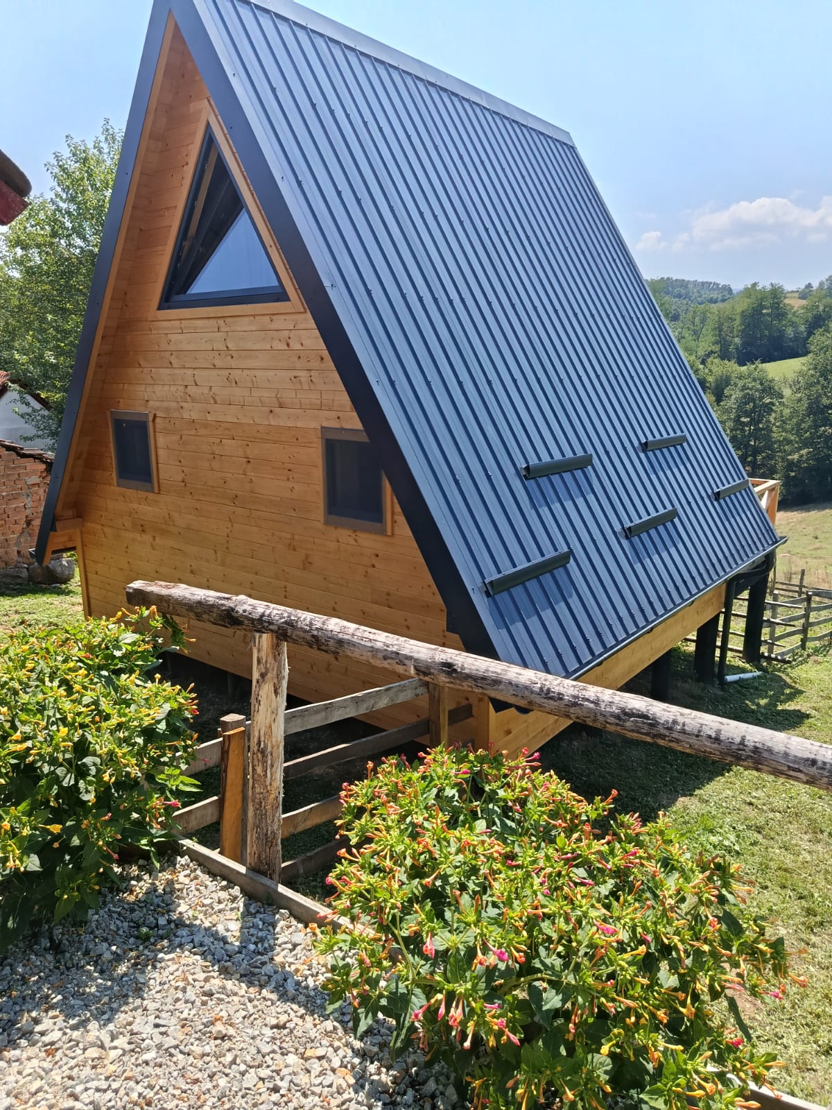 Prenoćište Lelic - brvnara