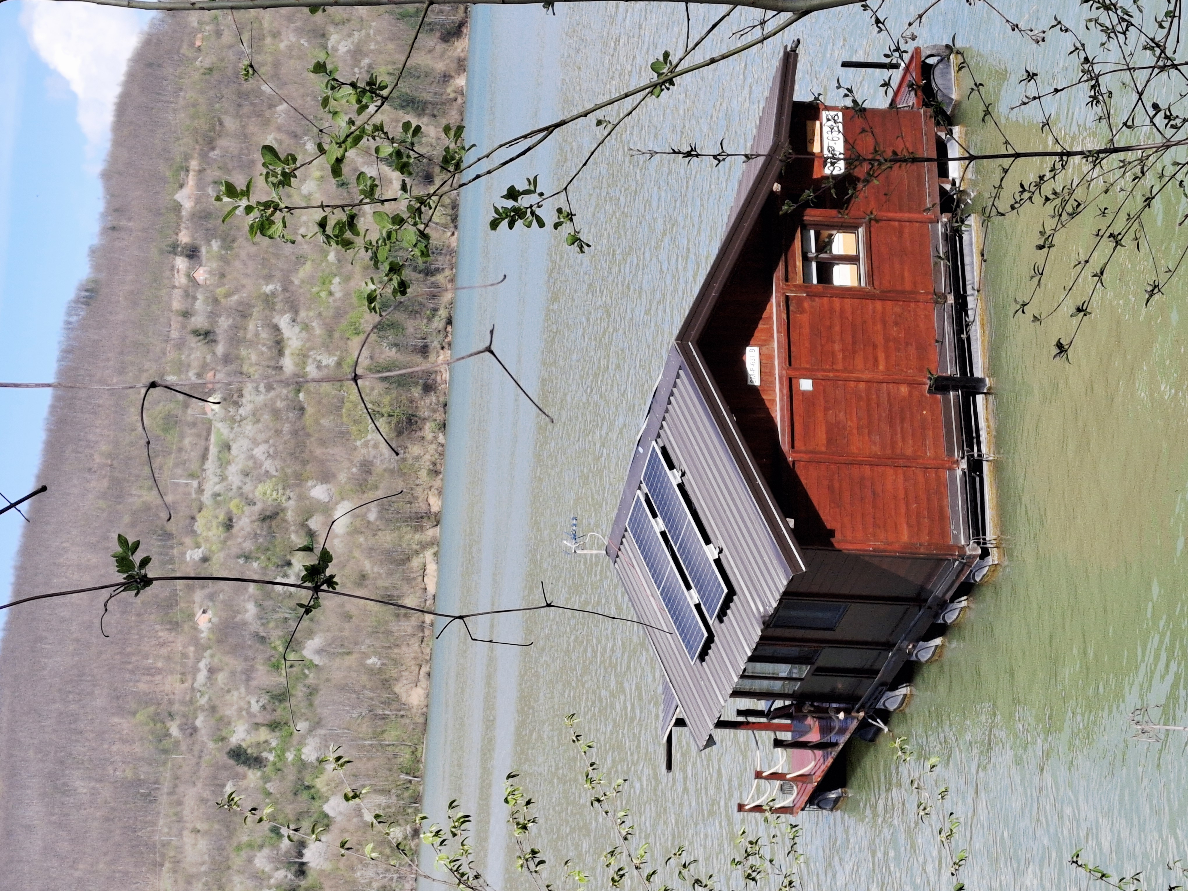 Victoria Lake Hous