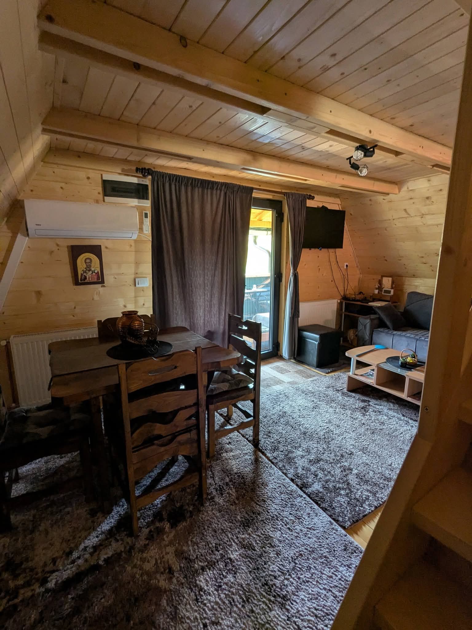 Prenoćište Lelic - brvnara