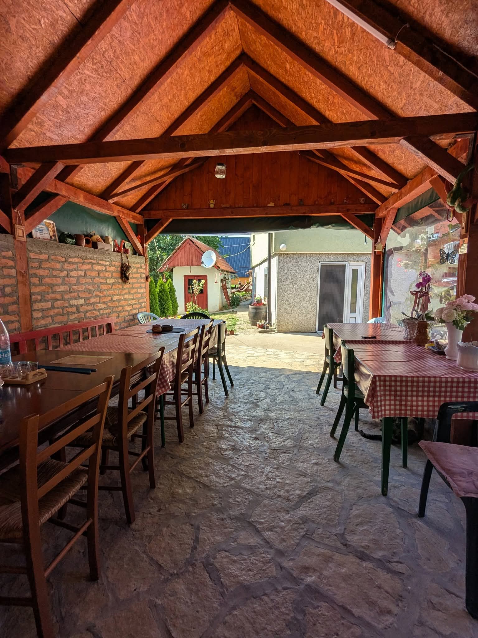 Prenoćište Lelic - brvnara