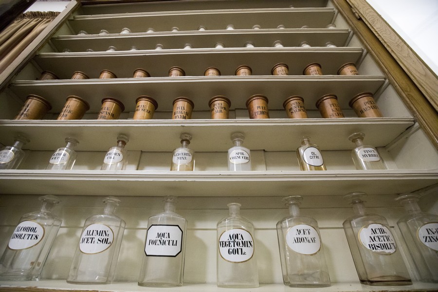 Apoteka na stepenicama