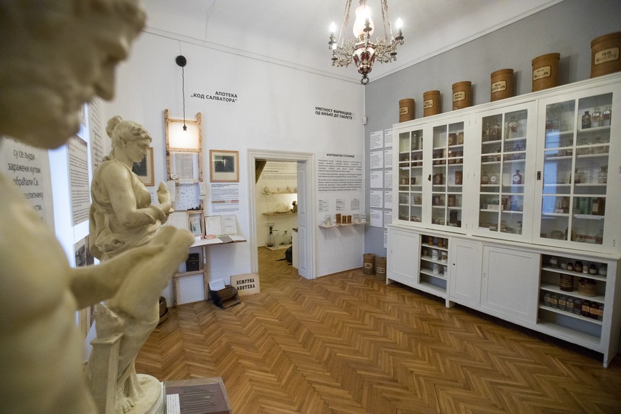 Apoteka na stepenicama